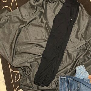 Lulu lemon studio pants. Black. Size 2. Good condition